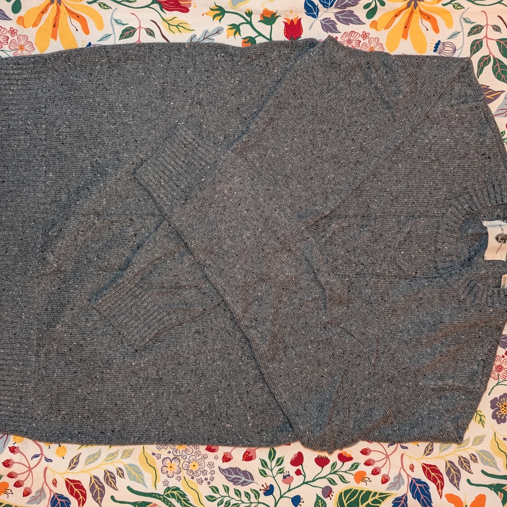 Classic Gray Crewneck Sweater with Long Sleeves